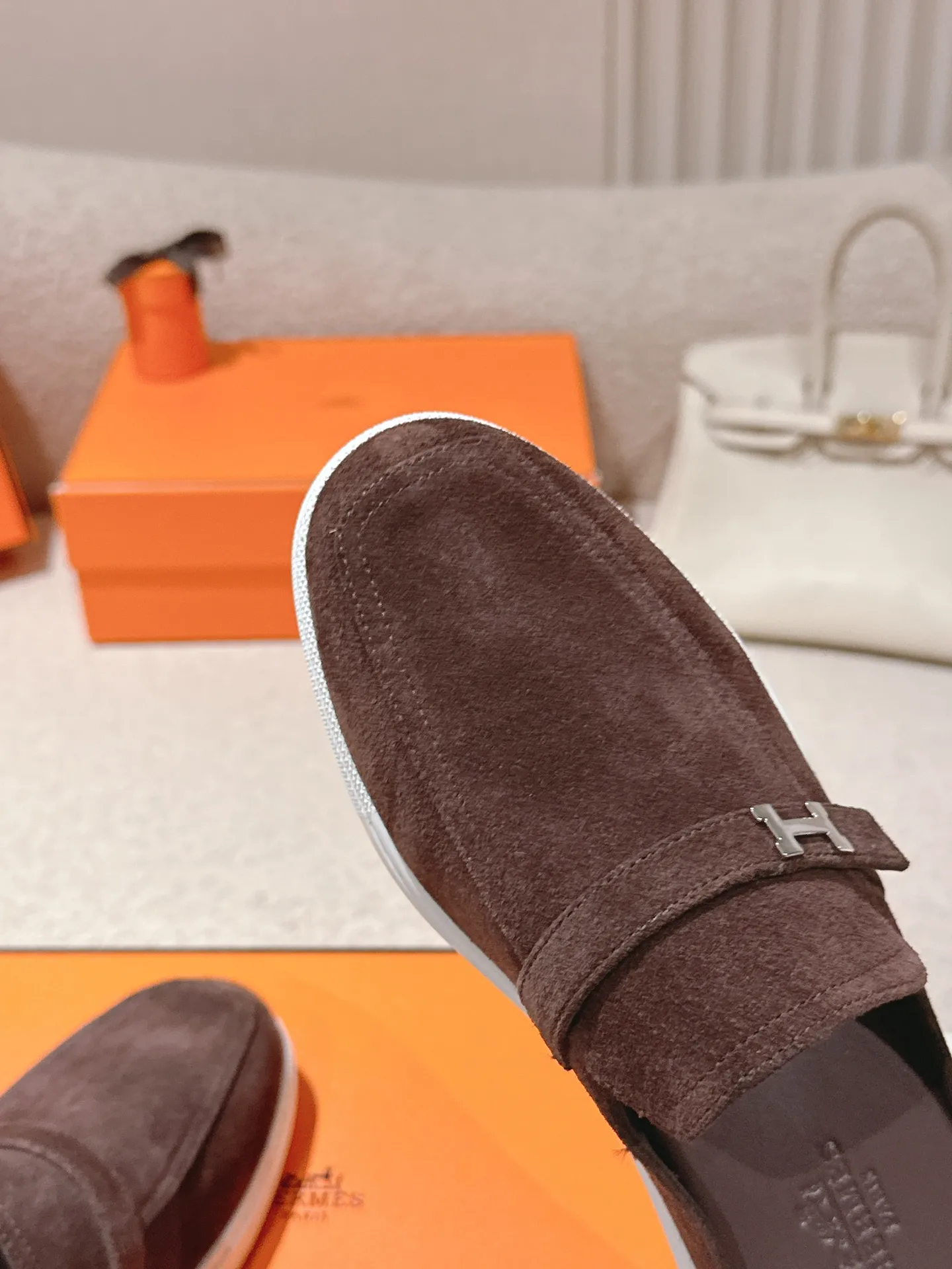 Men's men's shoes 💰560💰 Hermes 25ss new autumn and winter loafers, British retro design, classic and durable! Original reverse mold last, the ultimate 1:1 shape. Fabric: Cow suede/calfskin Lining: Imported sheepskin lining Outsole: Open-molded rubber sole Size: 35-45